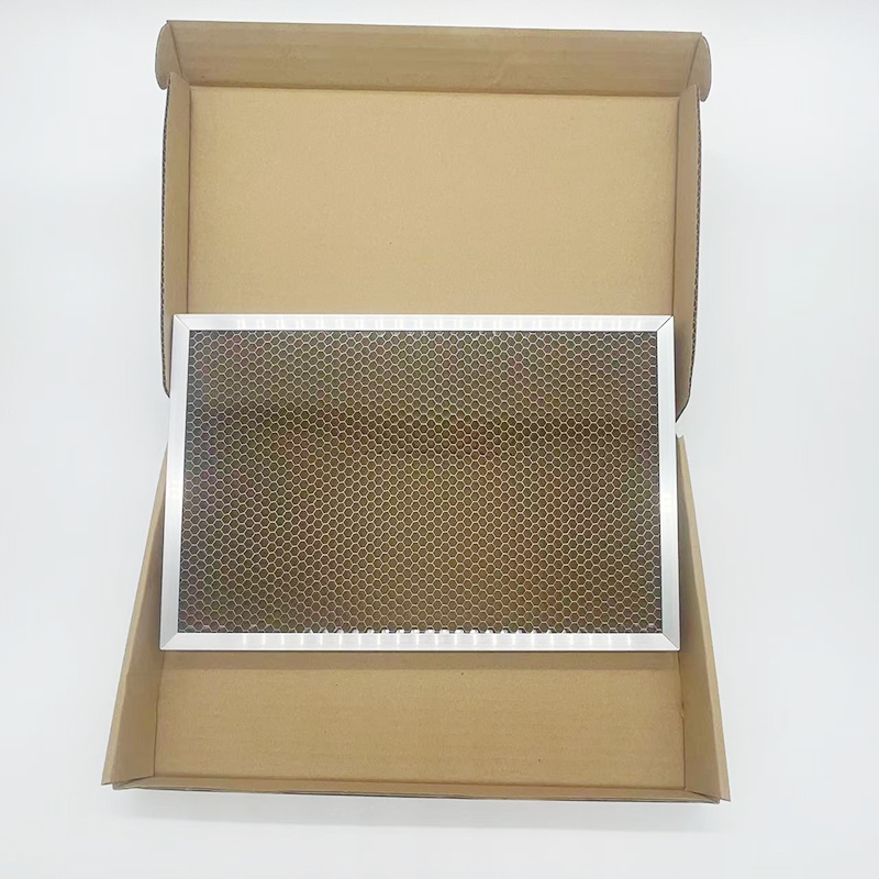 طاولة عمل على شكل قرص العسل با - مراجعة Honeycomb Laser Bed وسعره