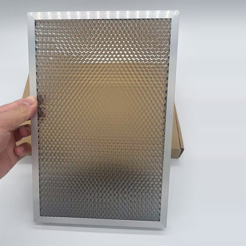 طاولة عمل على شكل قرص العسل با - مراجعة Honeycomb Laser Bed وسعره